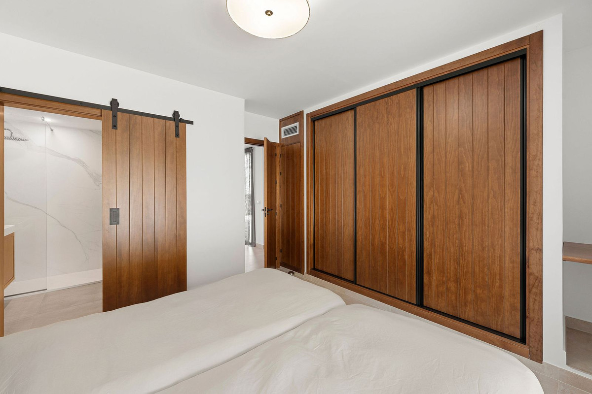 4 Bed, 3 Bath, HouseFor Sale, Elviria, Malaga