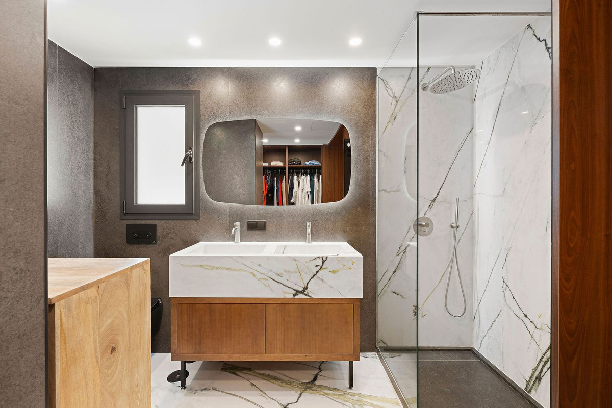 4 Bed, 3 Bath, HouseFor Sale, Elviria, Malaga