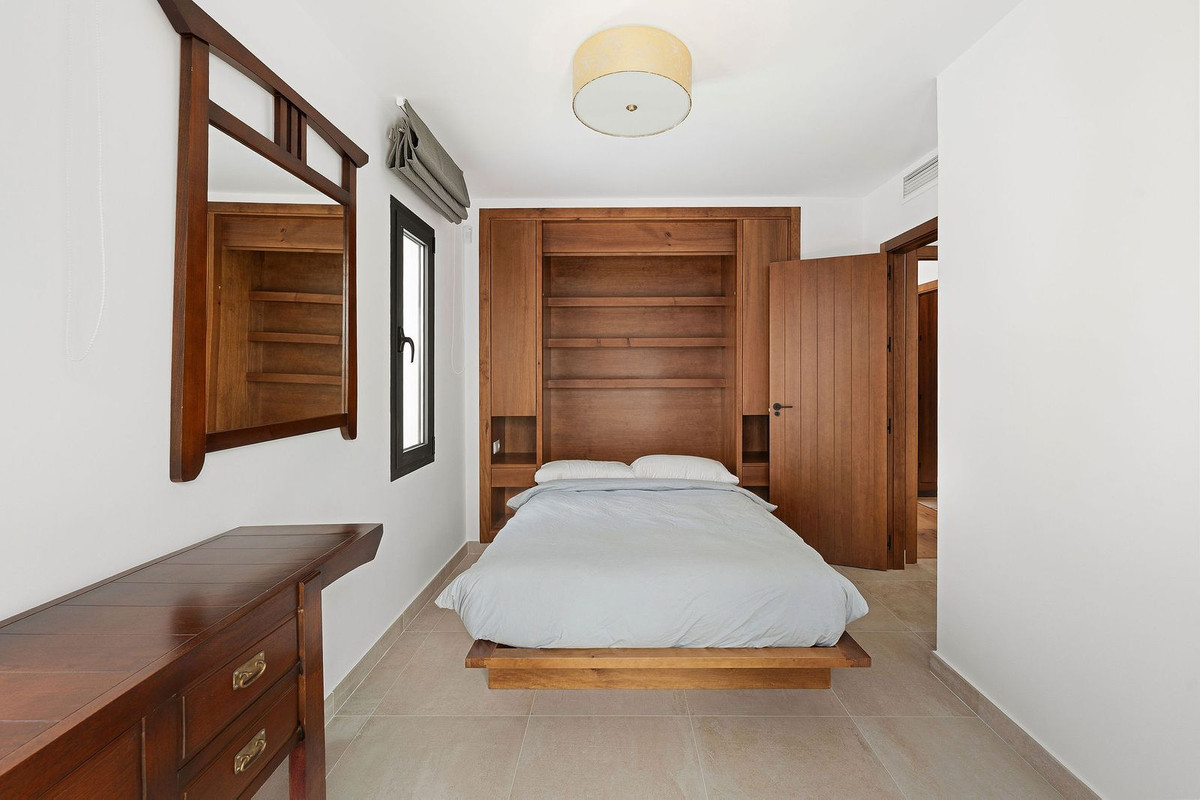 4 Bed, 3 Bath, HouseFor Sale, Elviria, Malaga