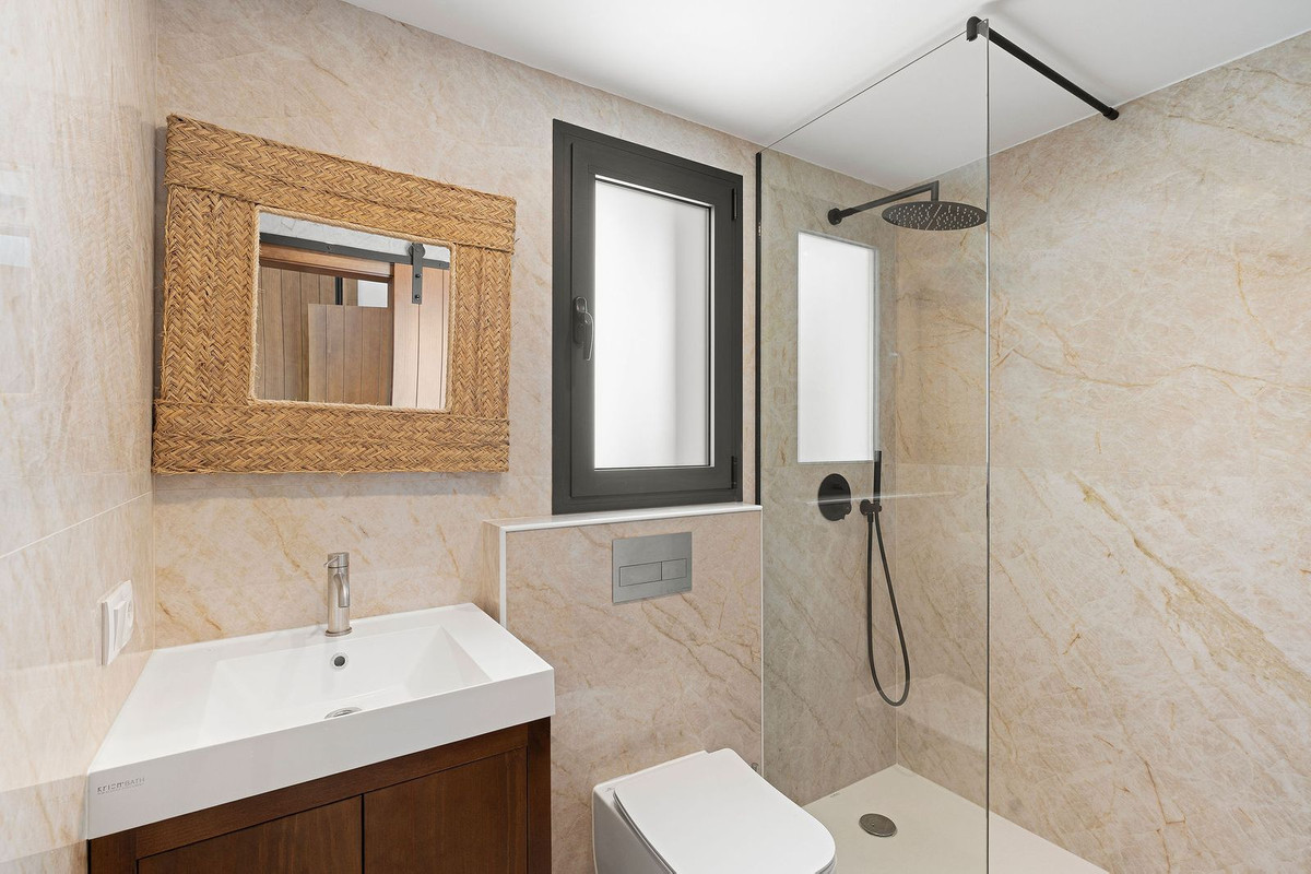 4 Bed, 3 Bath, HouseFor Sale, Elviria, Malaga