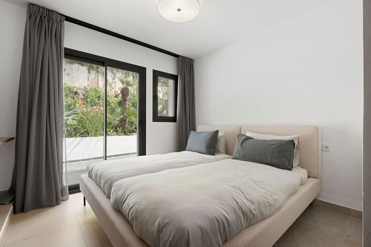 4 Bed, 3 Bath, HouseFor Sale, Elviria, Malaga