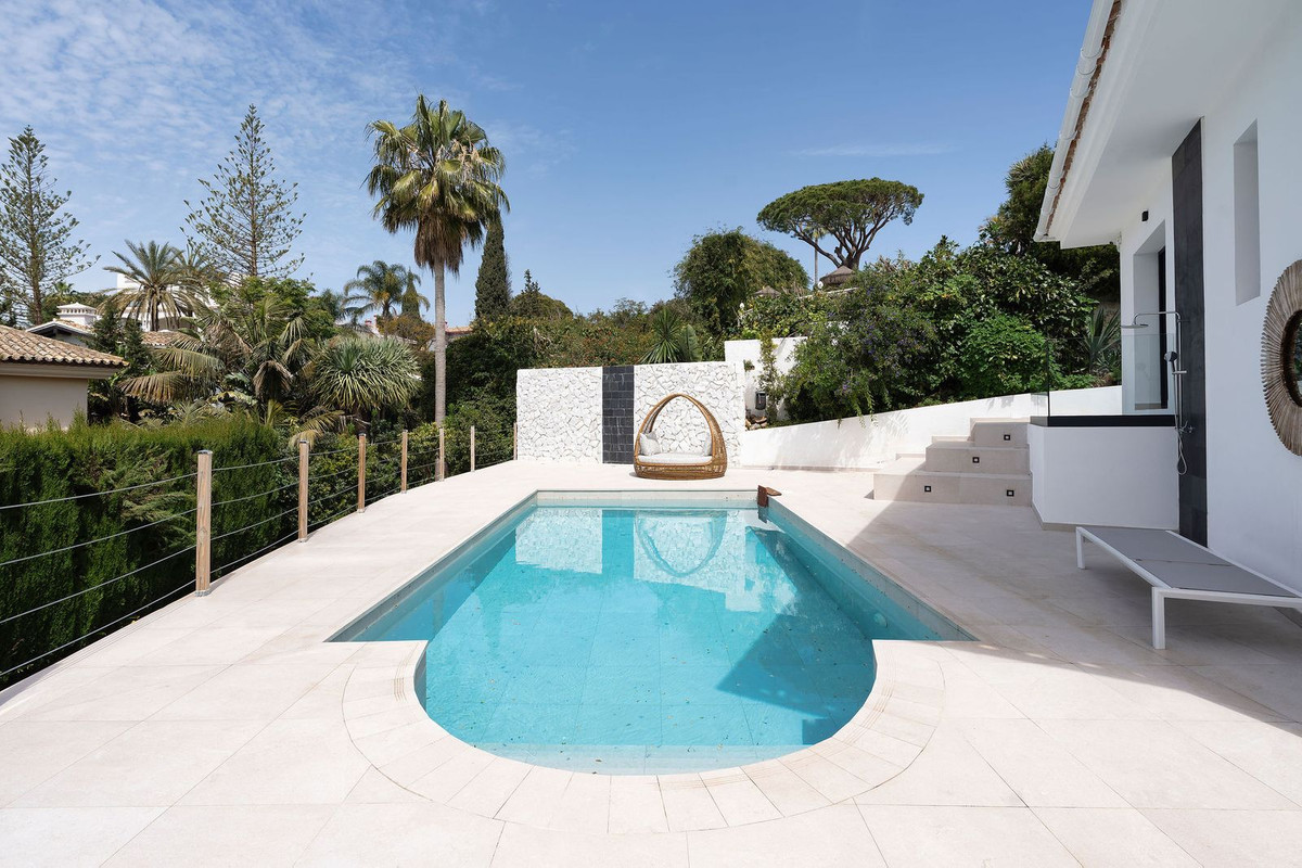 4 Bed, 3 Bath, HouseFor Sale, Elviria, Malaga