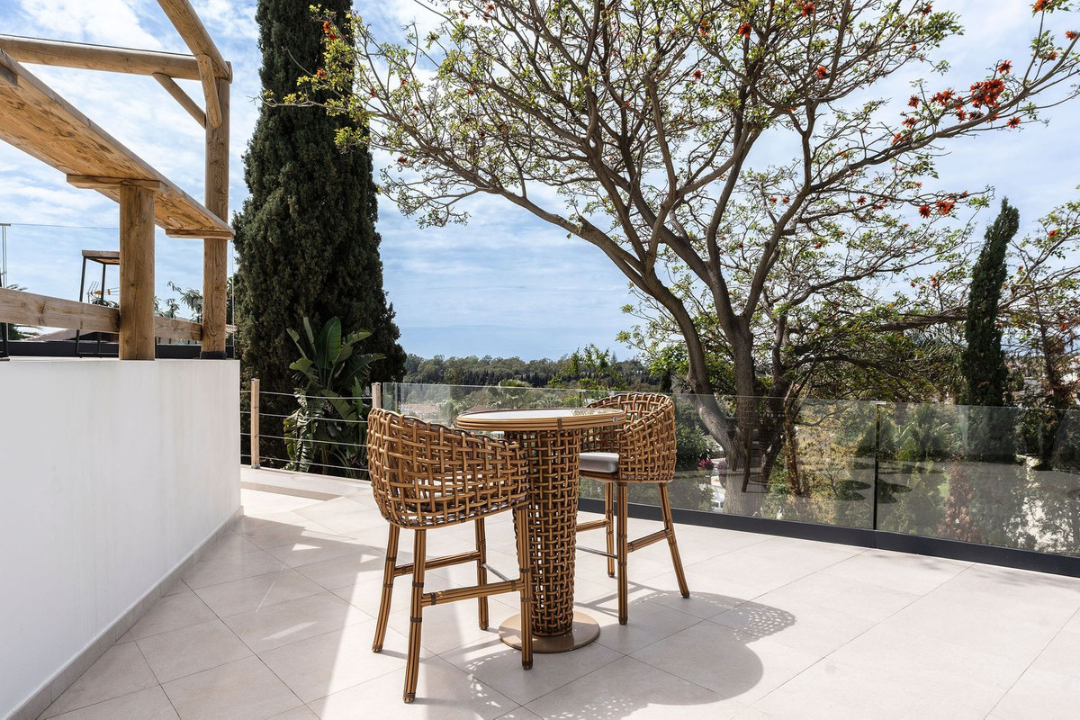 4 Bed, 3 Bath, HouseFor Sale, Elviria, Malaga