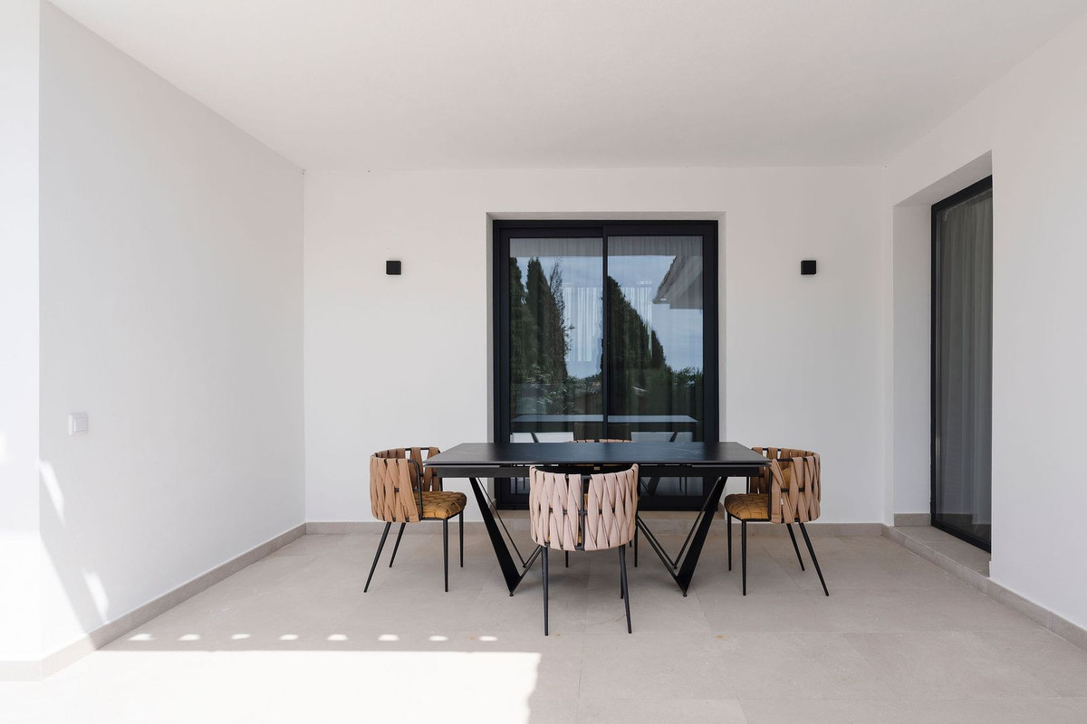 4 Bed, 3 Bath, HouseFor Sale, Elviria, Malaga