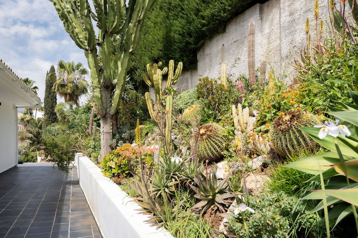 4 Bed, 3 Bath, HouseFor Sale, Elviria, Malaga