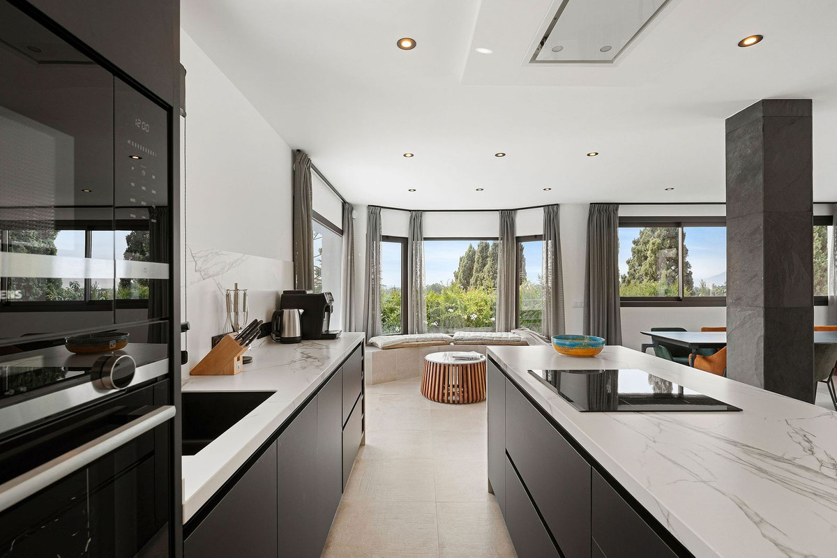 4 Bed, 3 Bath, HouseFor Sale, Elviria, Malaga