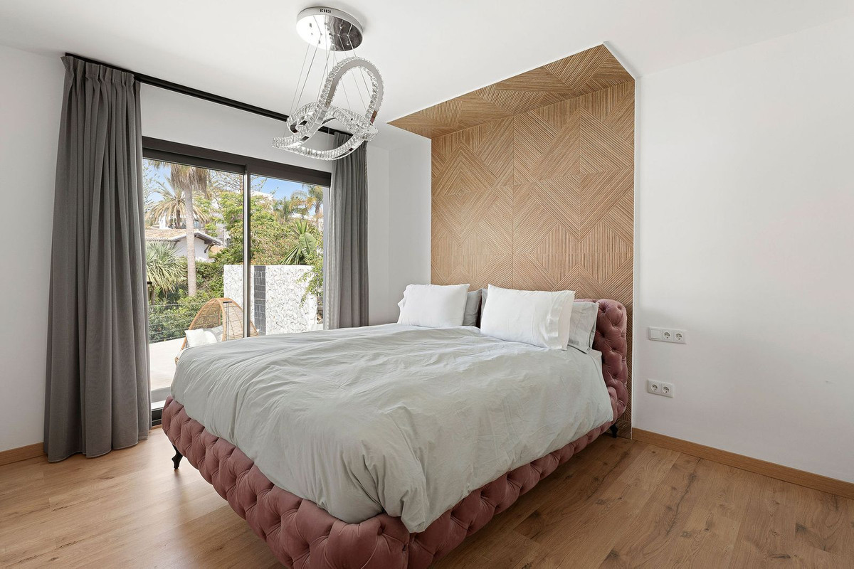 4 Bed, 3 Bath, HouseFor Sale, Elviria, Malaga