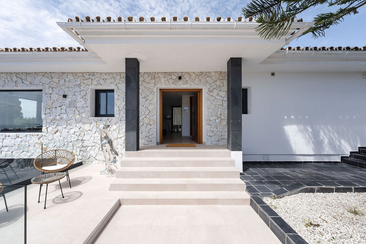 4 Bed, 3 Bath, HouseFor Sale, Elviria, Malaga