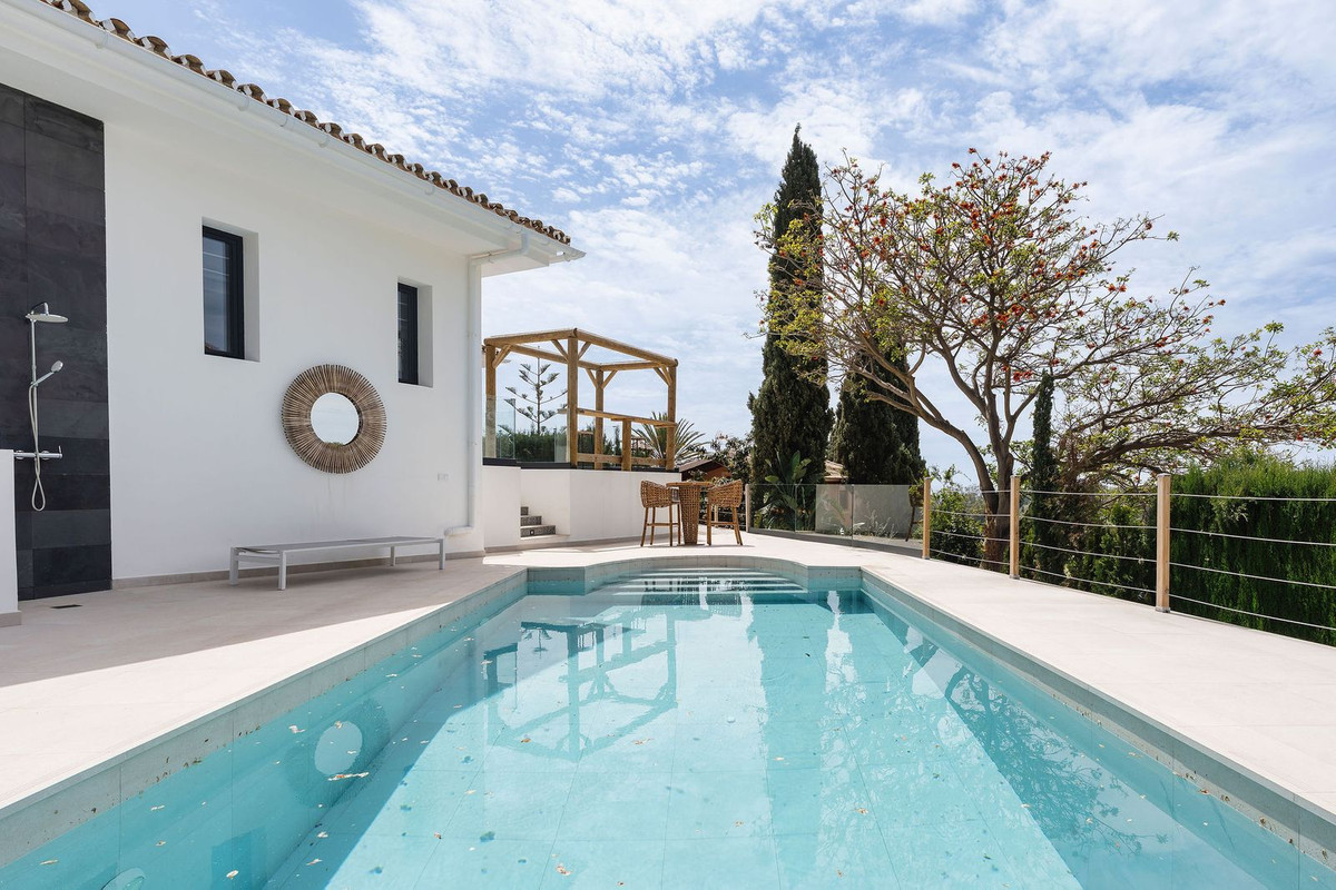 4 Bed, 3 Bath, HouseFor Sale, Elviria, Malaga