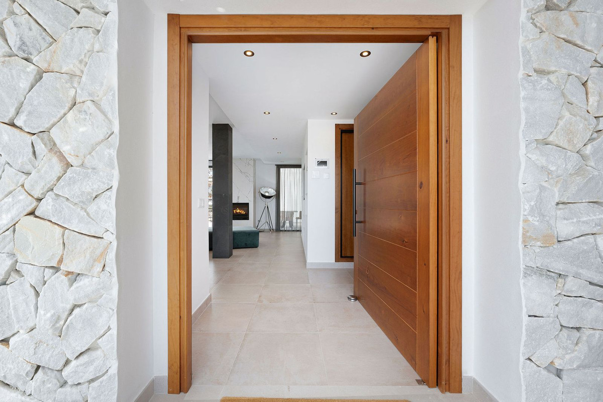 4 Bed, 3 Bath, HouseFor Sale, Elviria, Malaga