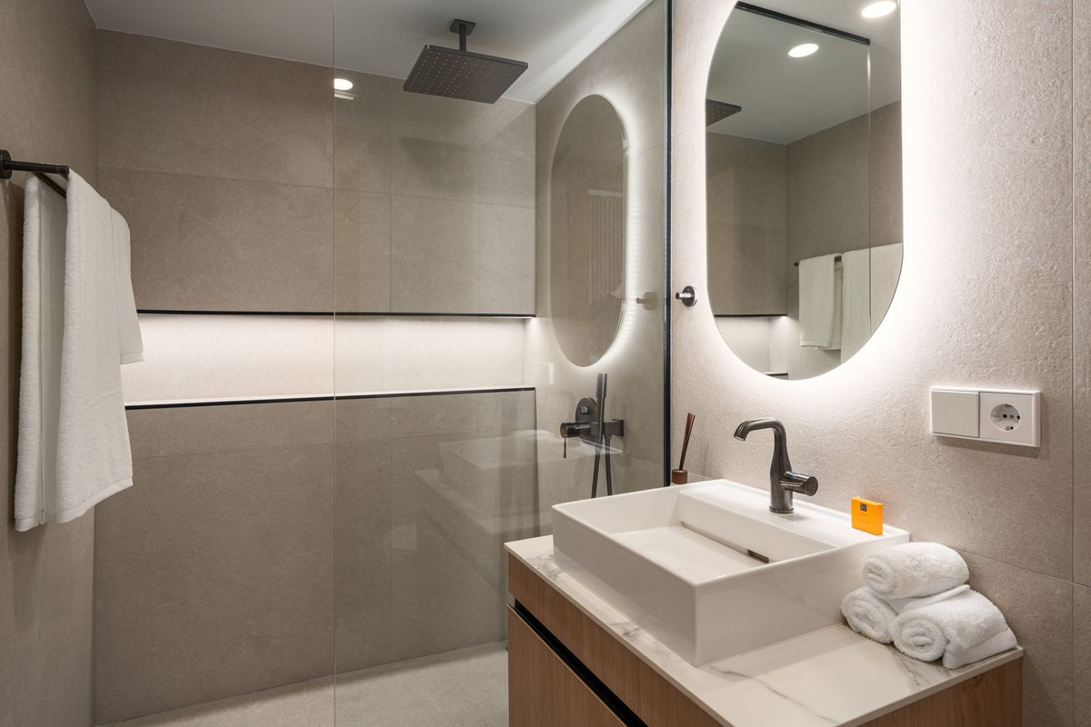 3 Bed, 2 Bath, ApartmentFor Sale, Nueva Andalucia, Malaga