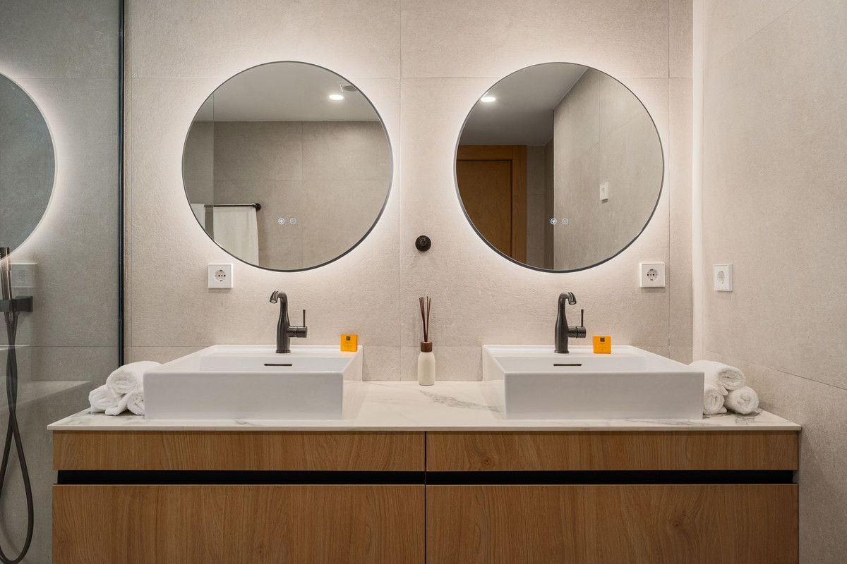 3 Bed, 2 Bath, ApartmentFor Sale, Nueva Andalucia, Malaga