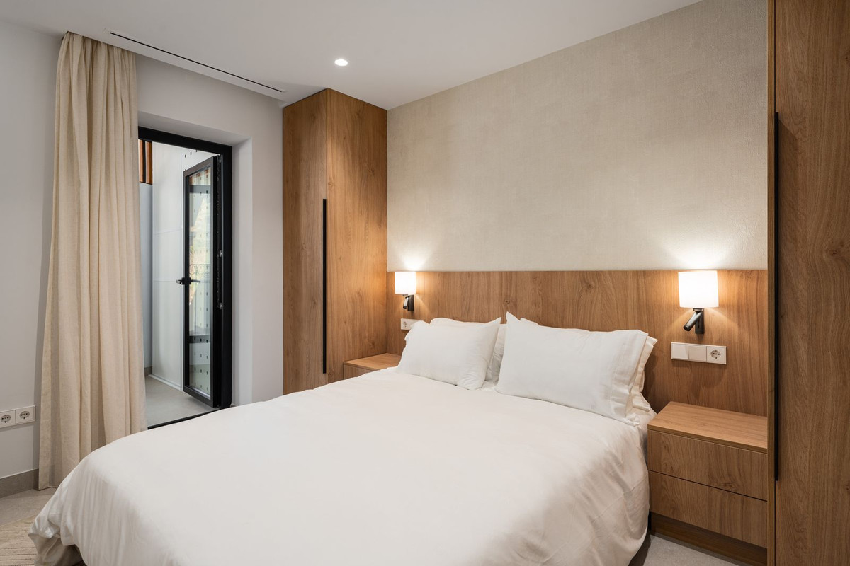 3 Bed, 2 Bath, ApartmentFor Sale, Nueva Andalucia, Malaga