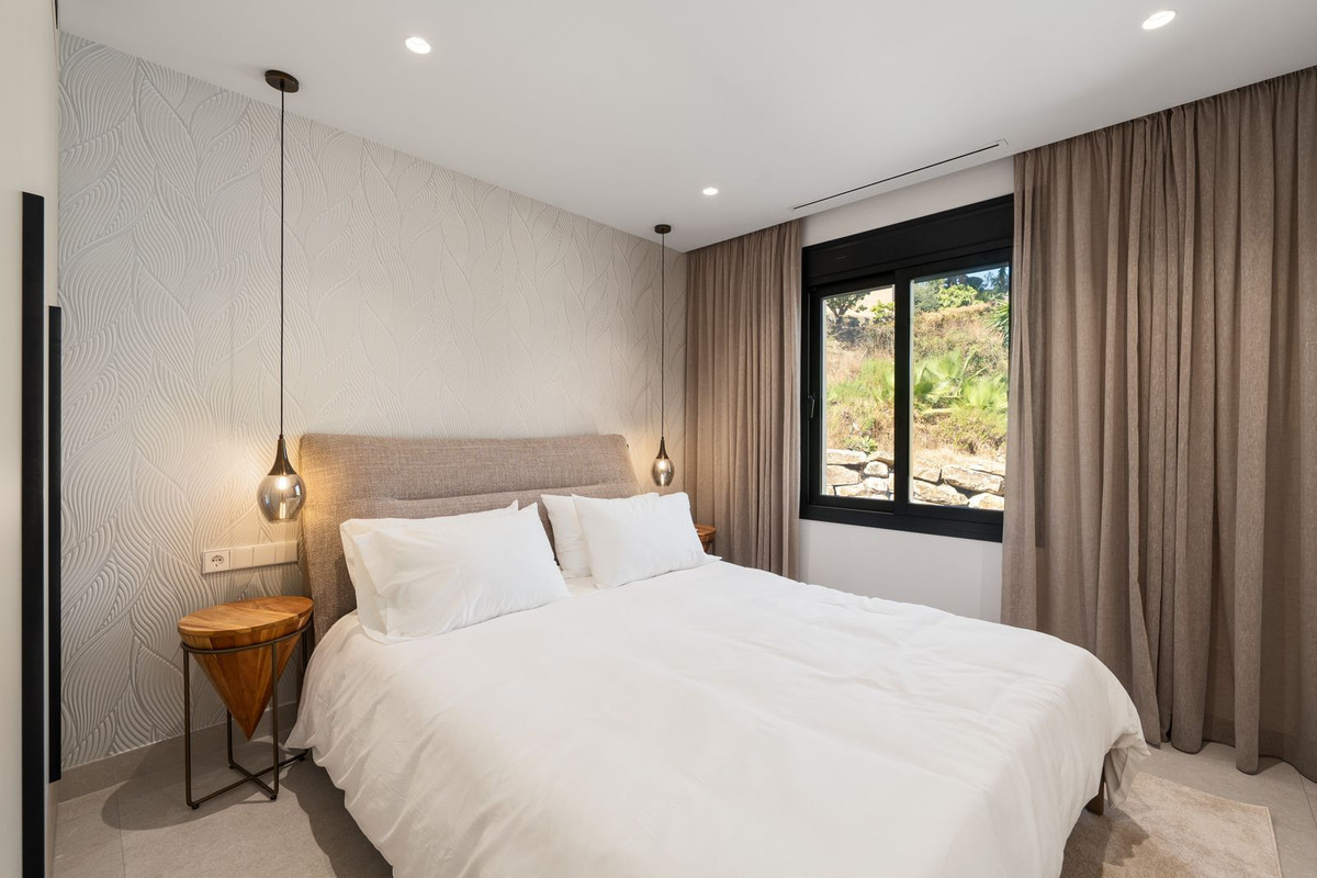 3 Bed, 2 Bath, ApartmentFor Sale, Nueva Andalucia, Malaga