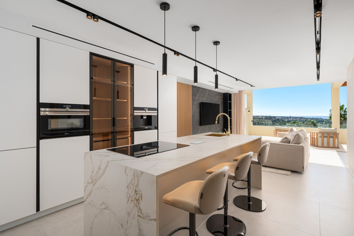 3 Bed, 2 Bath, ApartmentFor Sale, Nueva Andalucia, Malaga