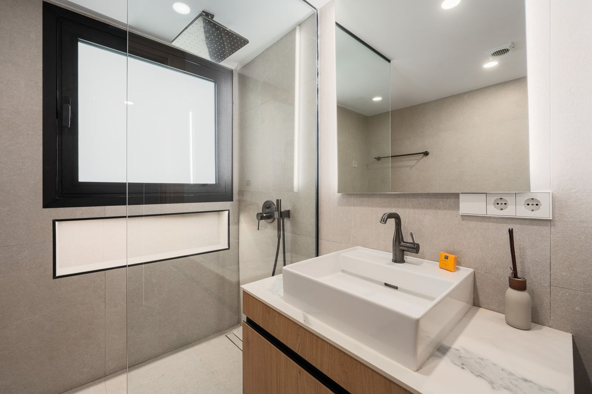 3 Bed, 2 Bath, ApartmentFor Sale, Nueva Andalucia, Malaga