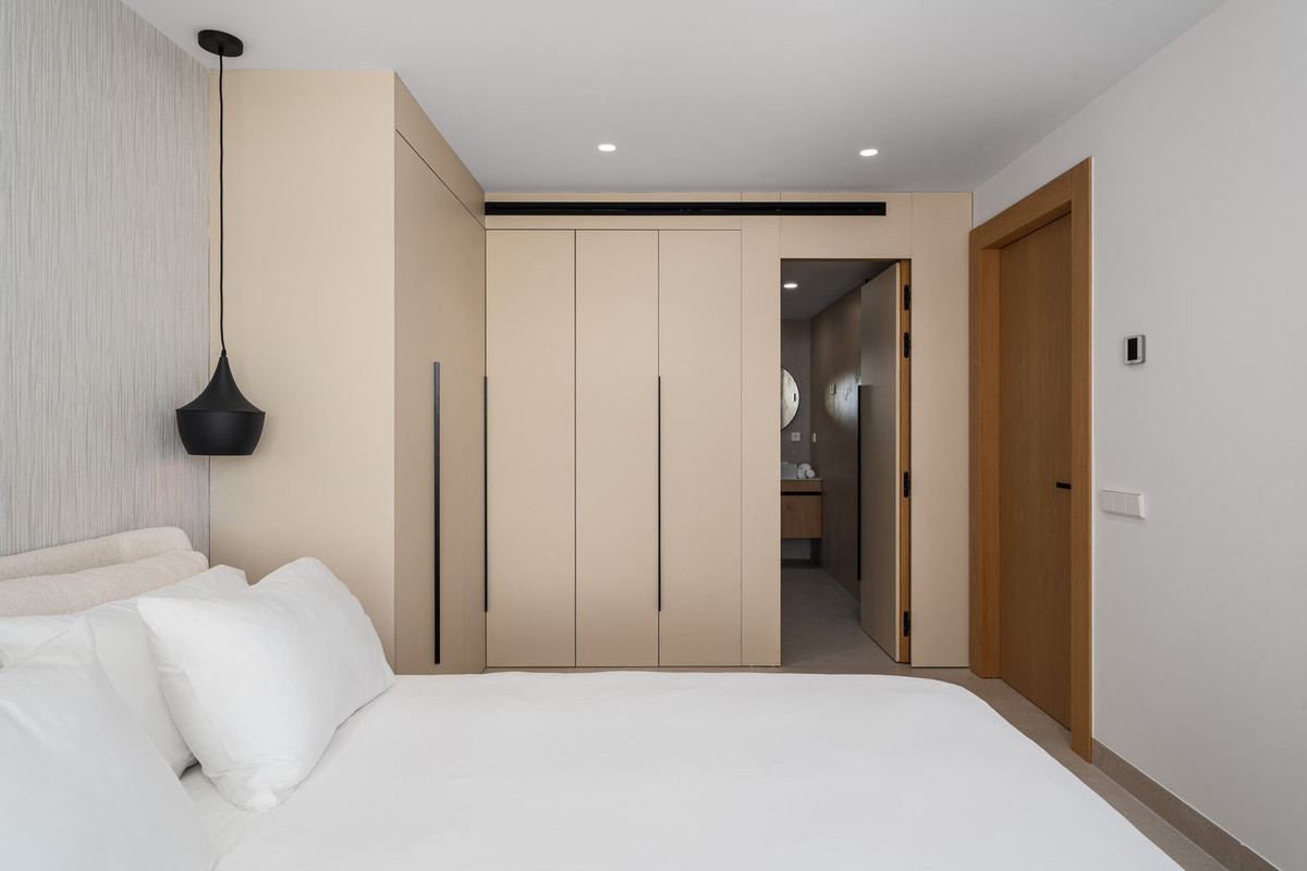 3 Bed, 2 Bath, ApartmentFor Sale, Nueva Andalucia, Malaga