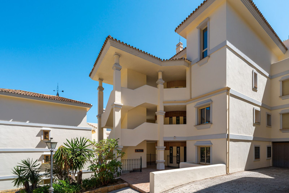 3 Bed, 2 Bath, ApartmentFor Sale, Nueva Andalucia, Malaga