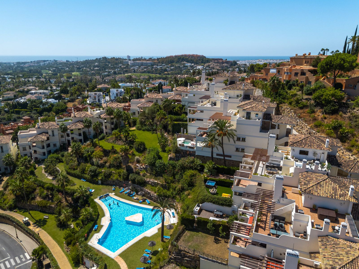 3 Bed, 2 Bath, ApartmentFor Sale, Nueva Andalucia, Malaga