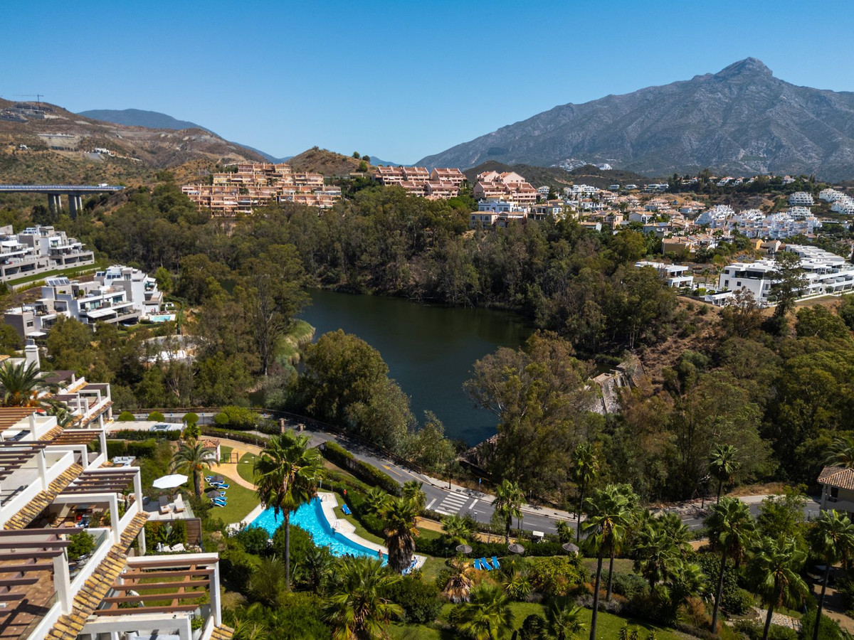 3 Bed, 2 Bath, ApartmentFor Sale, Nueva Andalucia, Malaga