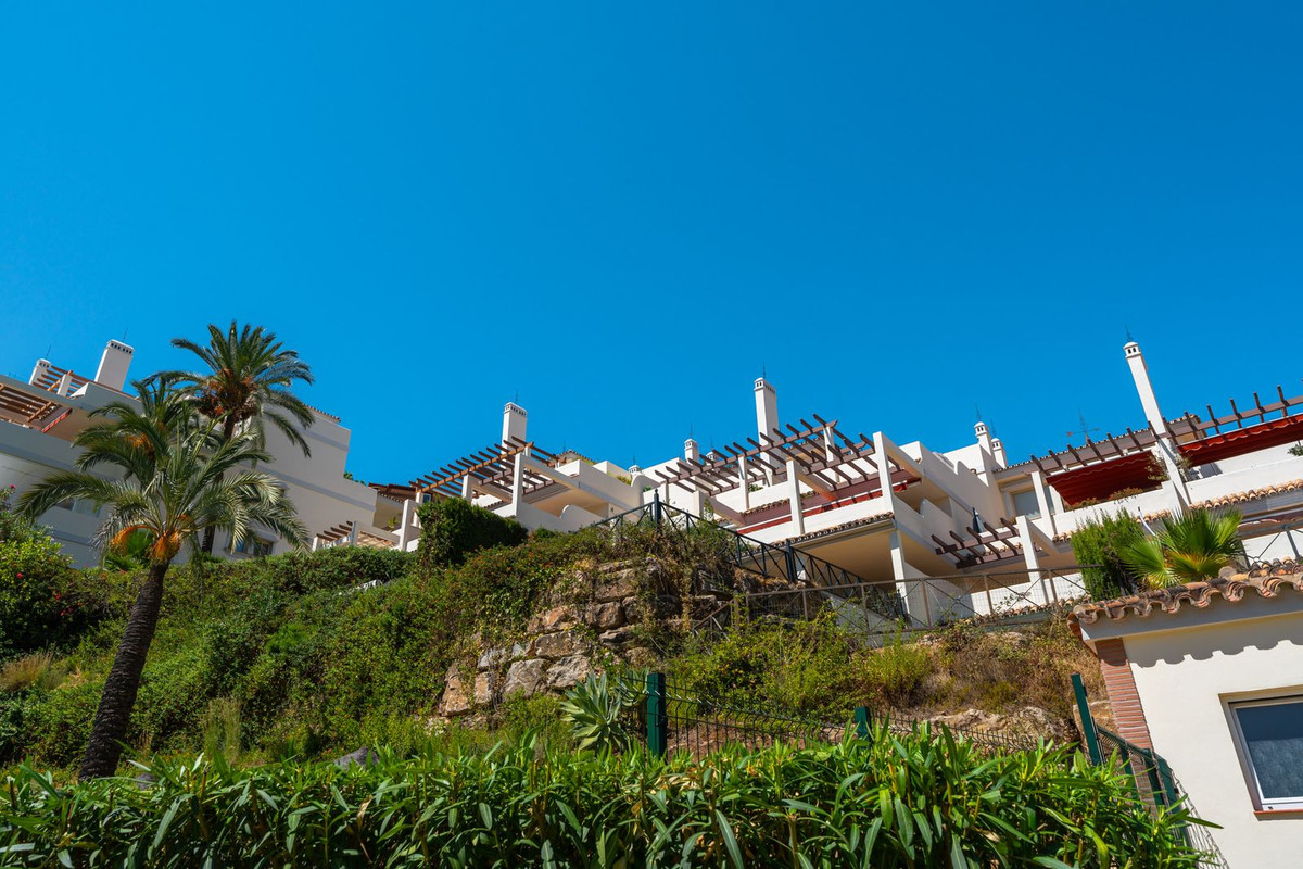3 Bed, 2 Bath, ApartmentFor Sale, Nueva Andalucia, Malaga