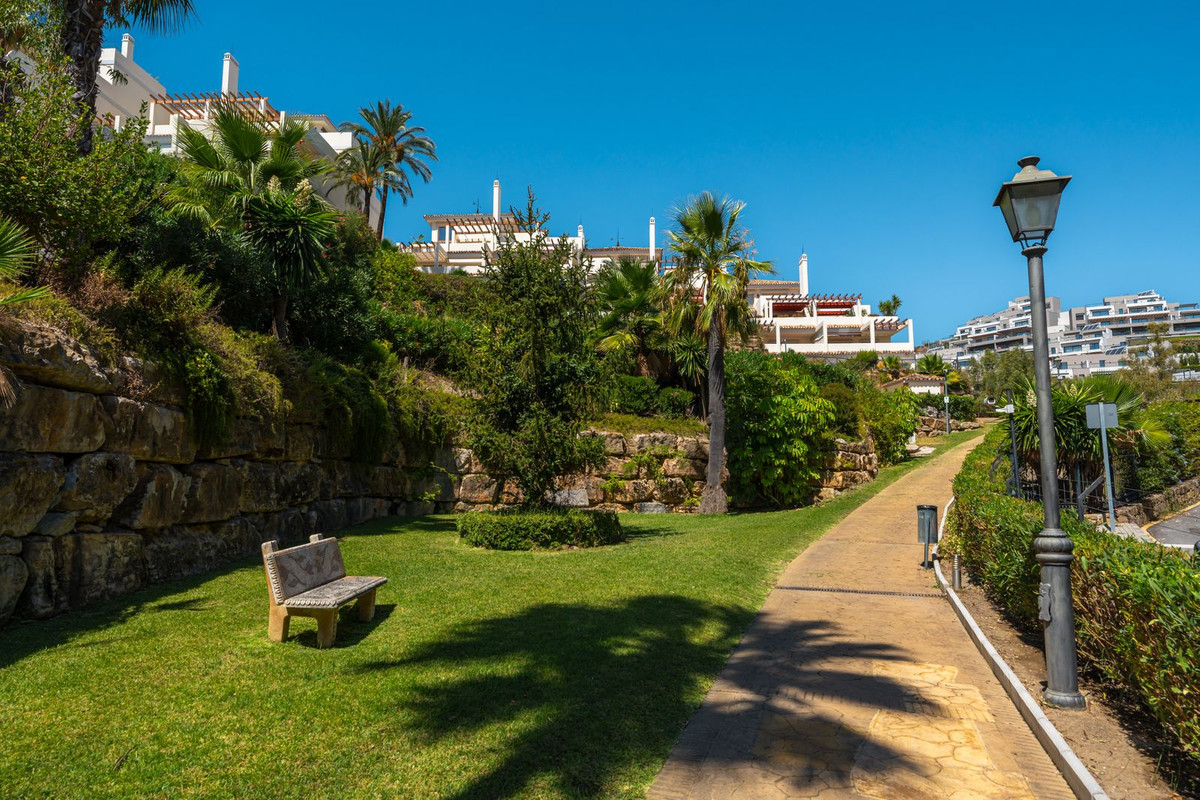 3 Bed, 2 Bath, ApartmentFor Sale, Nueva Andalucia, Malaga