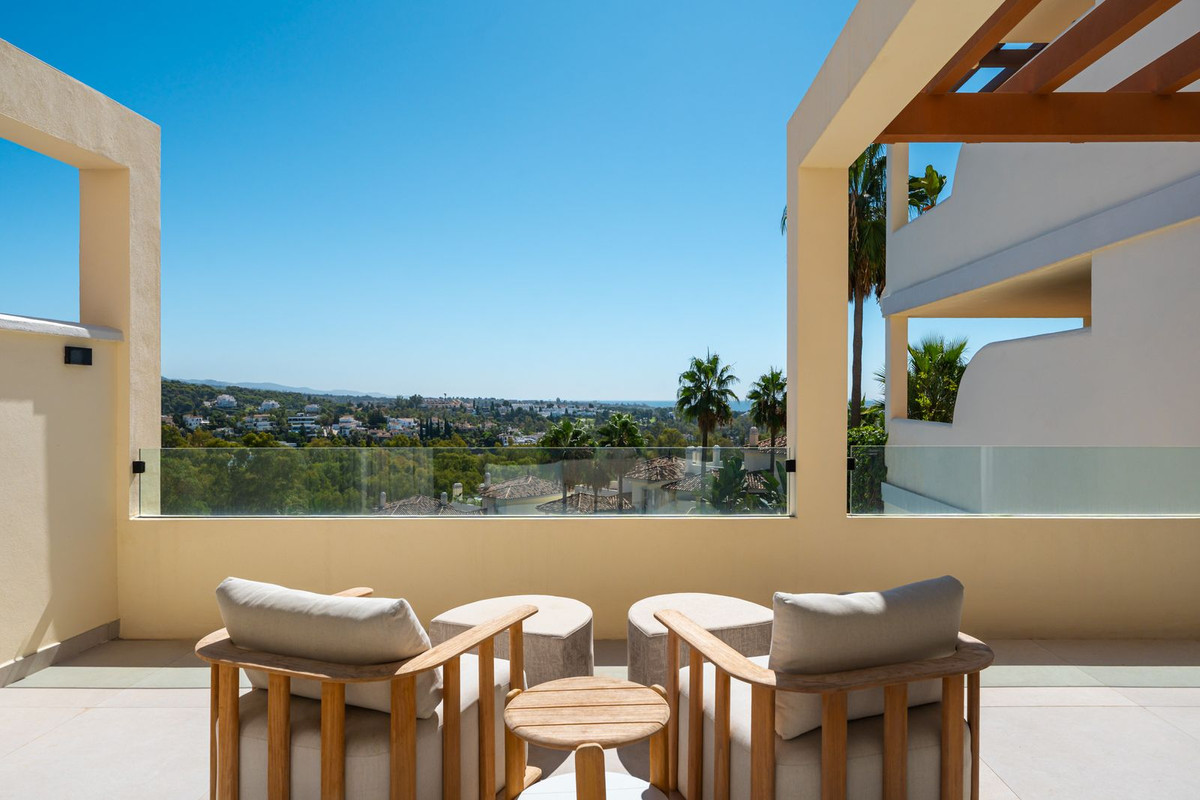 3 Bed, 2 Bath, ApartmentFor Sale, Nueva Andalucia, Malaga