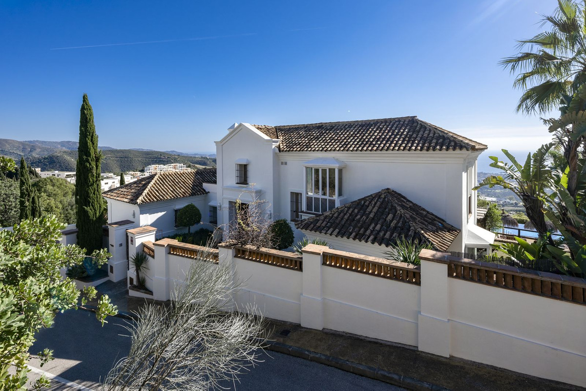 6 Bed, 6 Bath, HouseFor Sale, Los Monteros, Malaga