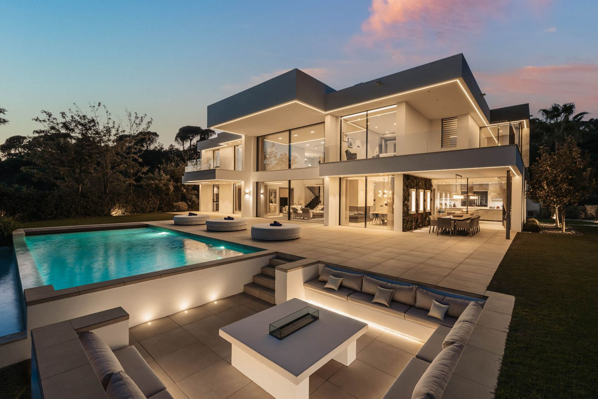 5 Bed, 5 Bath, HouseFor Sale, El Madroñal, Malaga