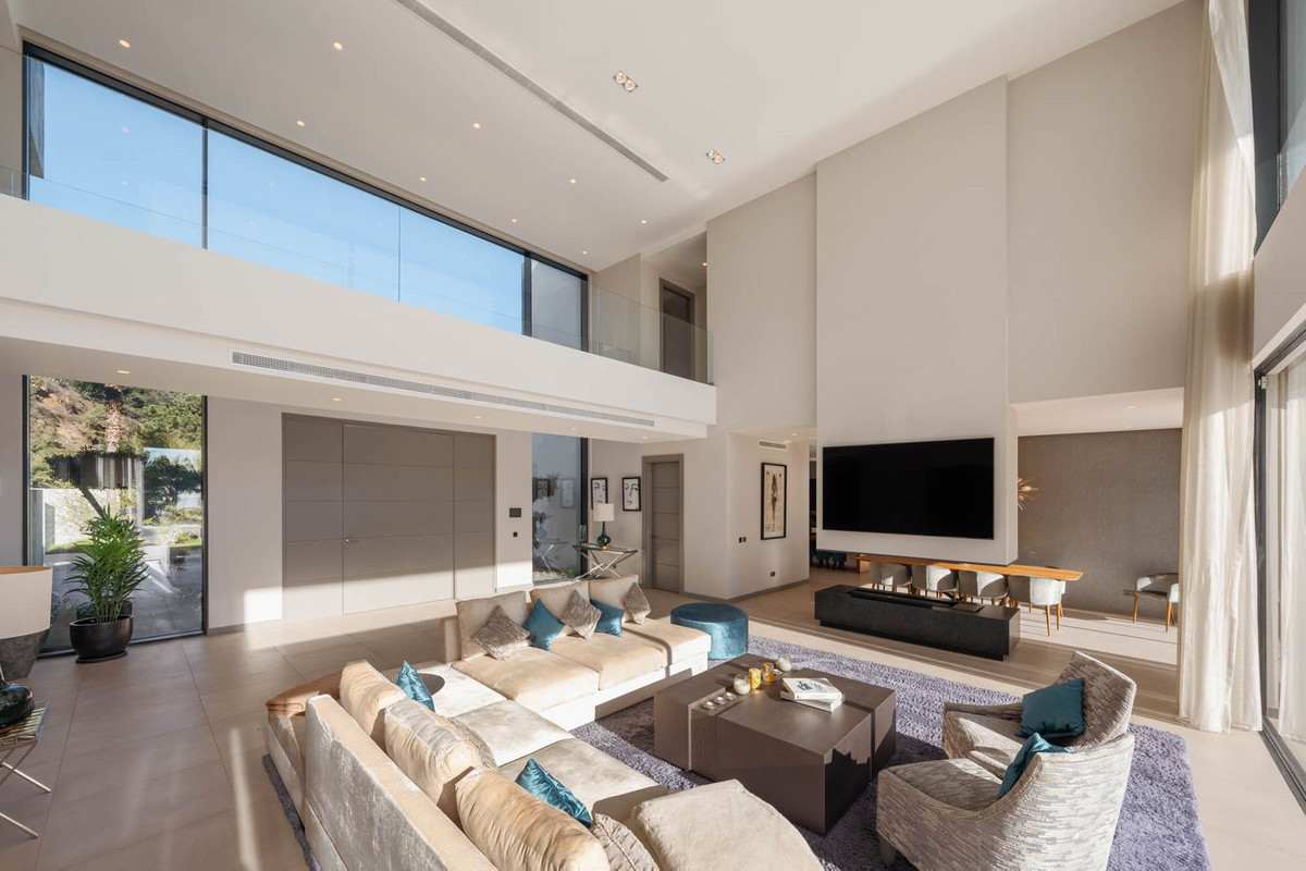 5 Bed, 5 Bath, HouseFor Sale, El Madroñal, Malaga