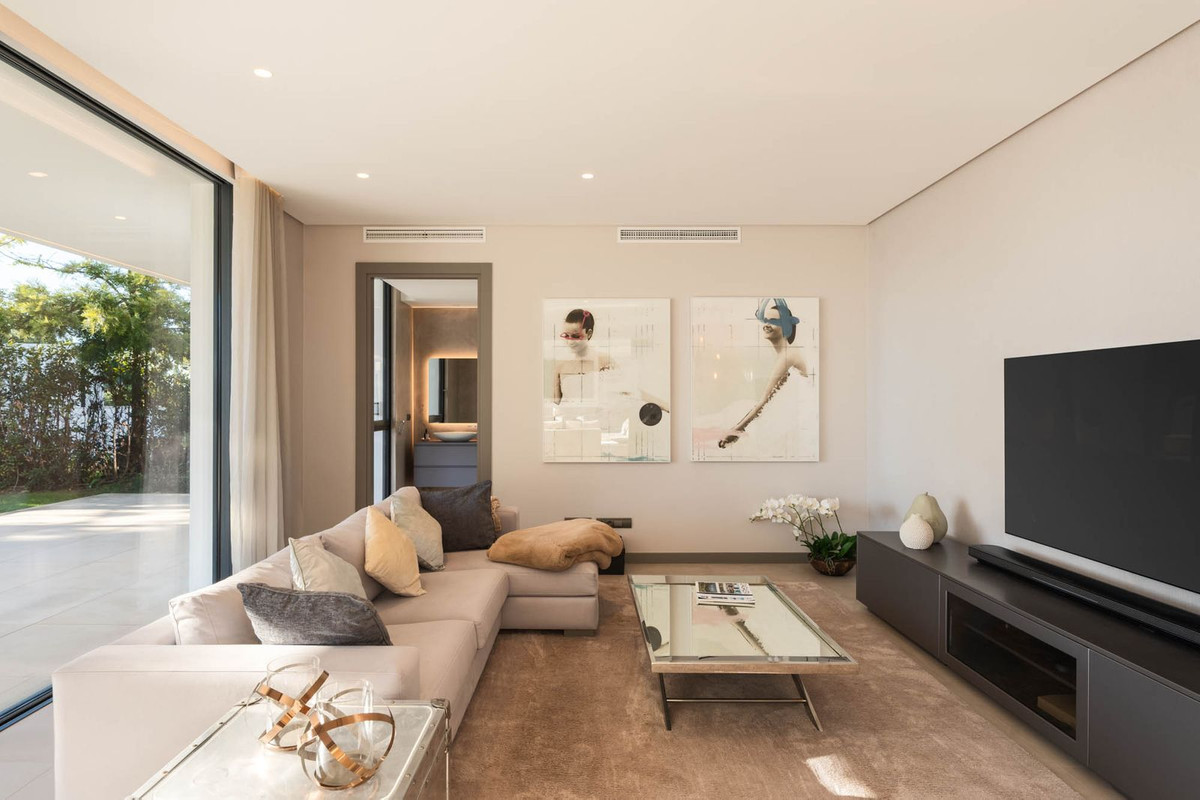 5 Bed, 5 Bath, HouseFor Sale, El Madroñal, Malaga