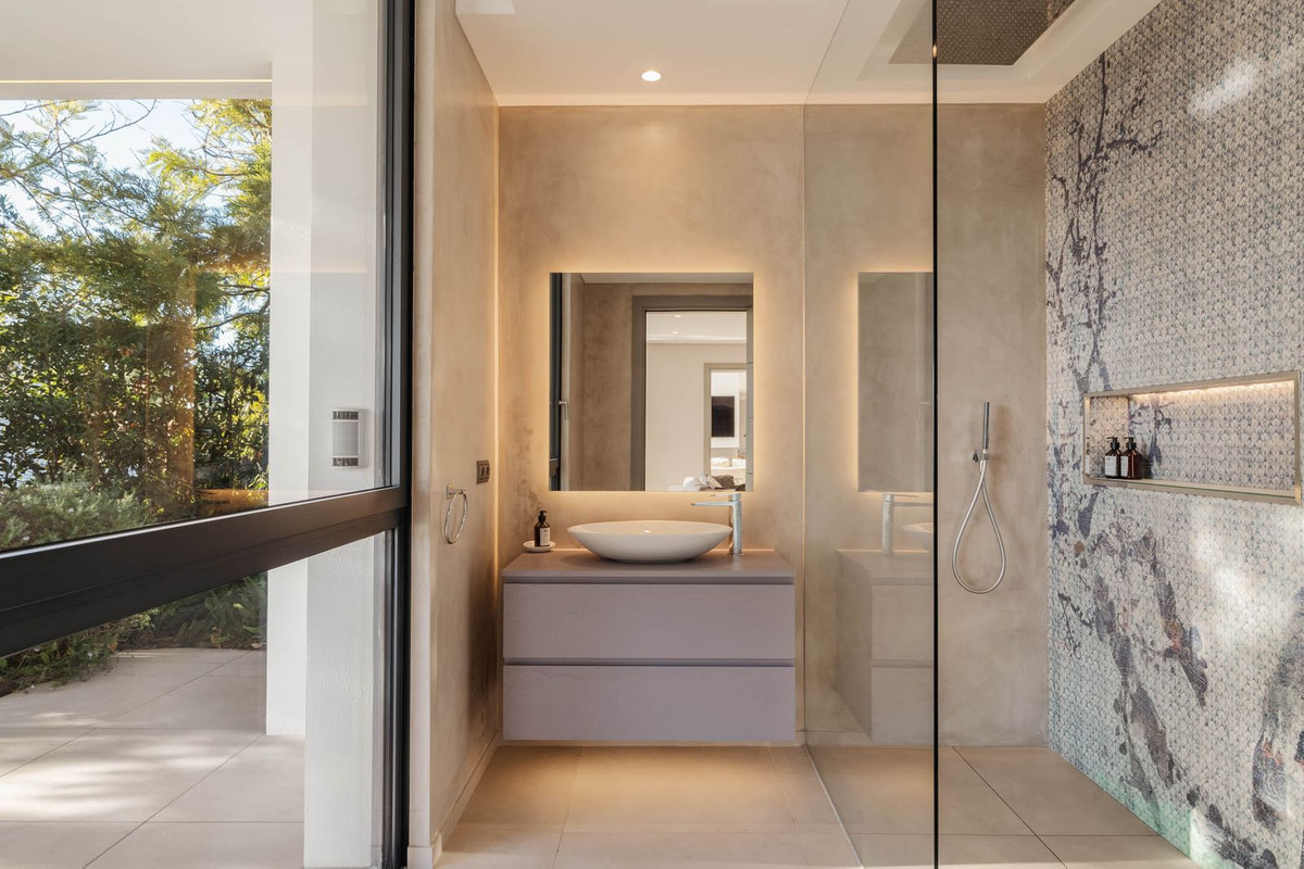 5 Bed, 5 Bath, HouseFor Sale, El Madroñal, Malaga