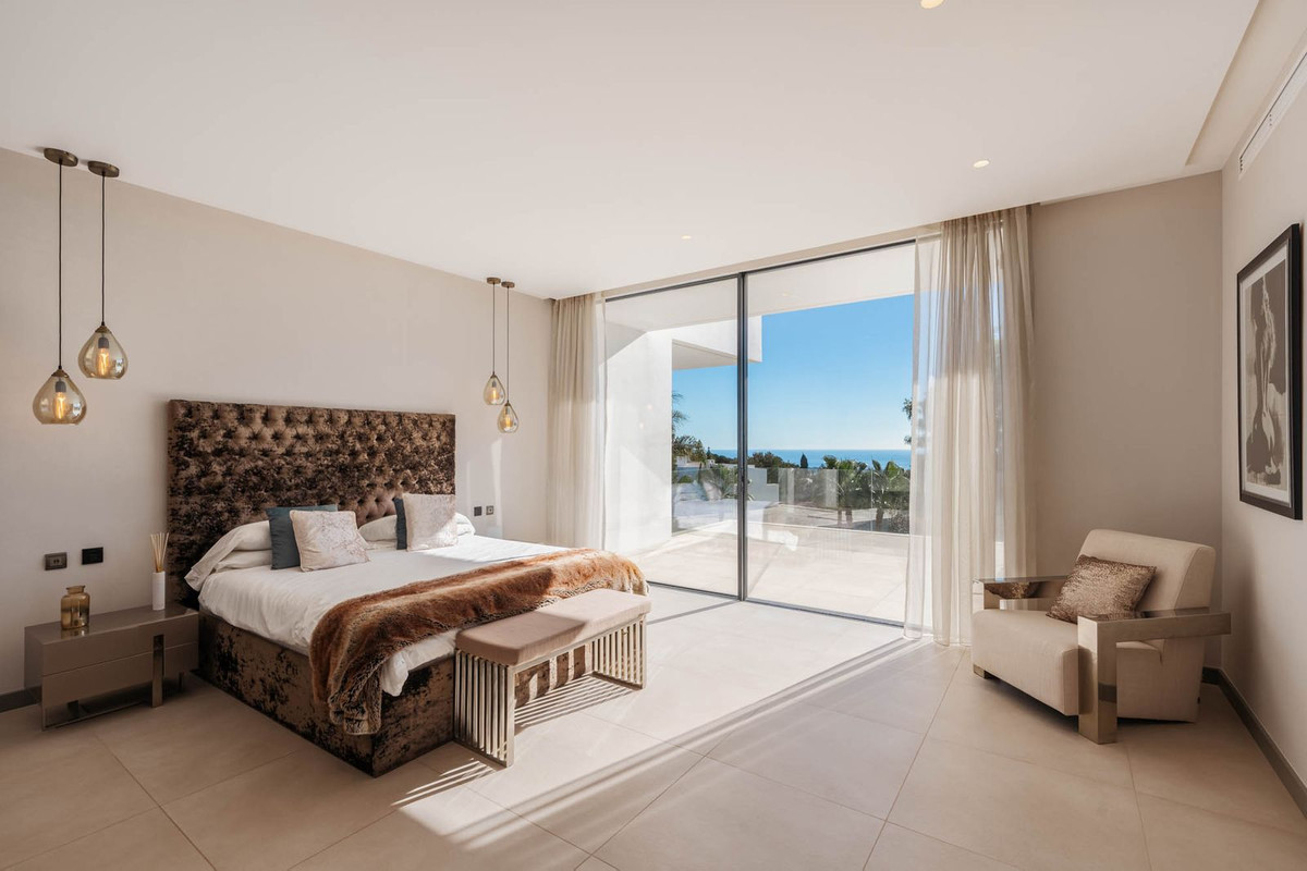 5 Bed, 5 Bath, HouseFor Sale, El Madroñal, Malaga