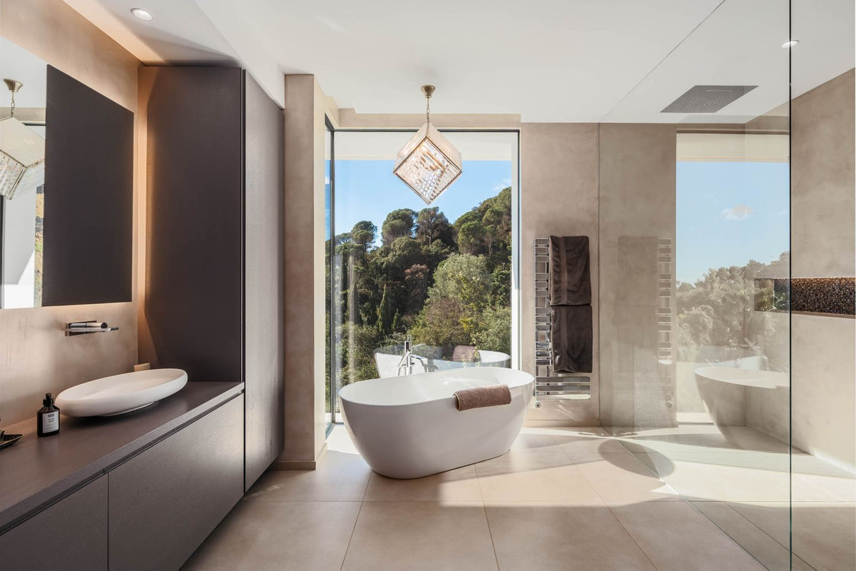 5 Bed, 5 Bath, HouseFor Sale, El Madroñal, Malaga