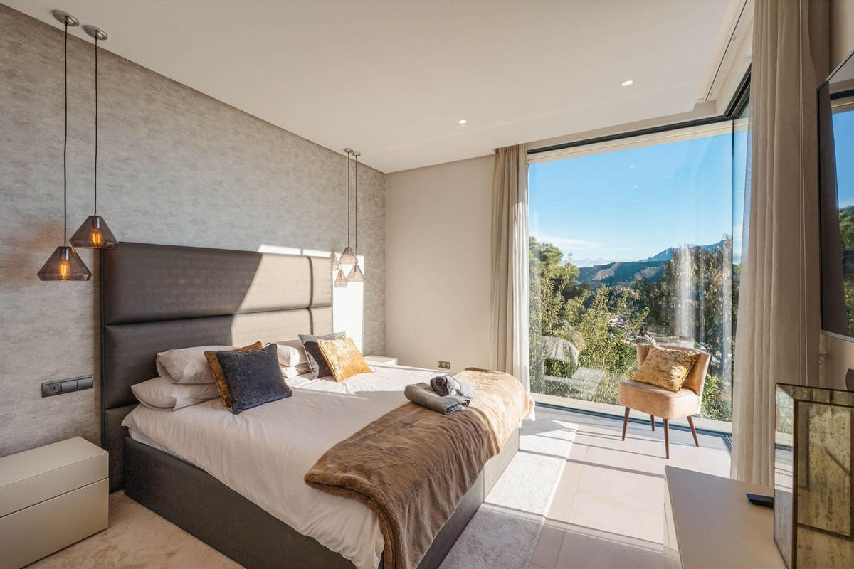 5 Bed, 5 Bath, HouseFor Sale, El Madroñal, Malaga