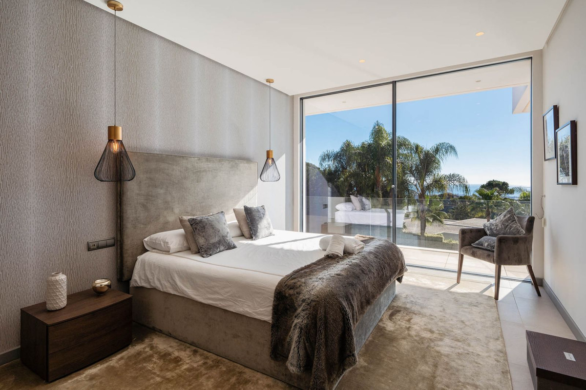 5 Bed, 5 Bath, HouseFor Sale, El Madroñal, Malaga