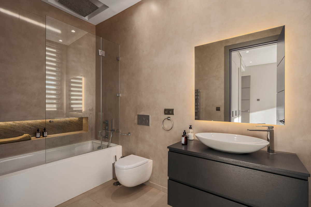 5 Bed, 5 Bath, HouseFor Sale, El Madroñal, Malaga