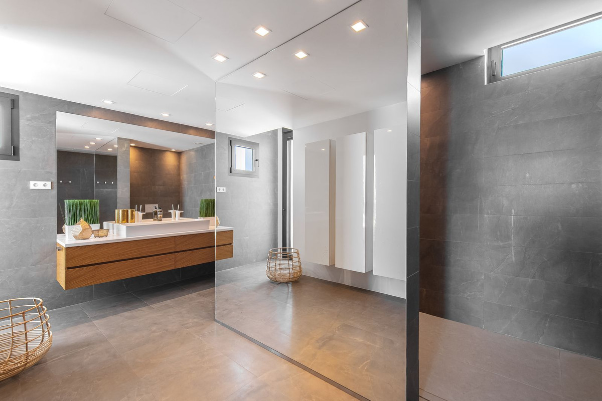 6 Bed, 4 Bath, HouseFor Sale, Costabella, Malaga