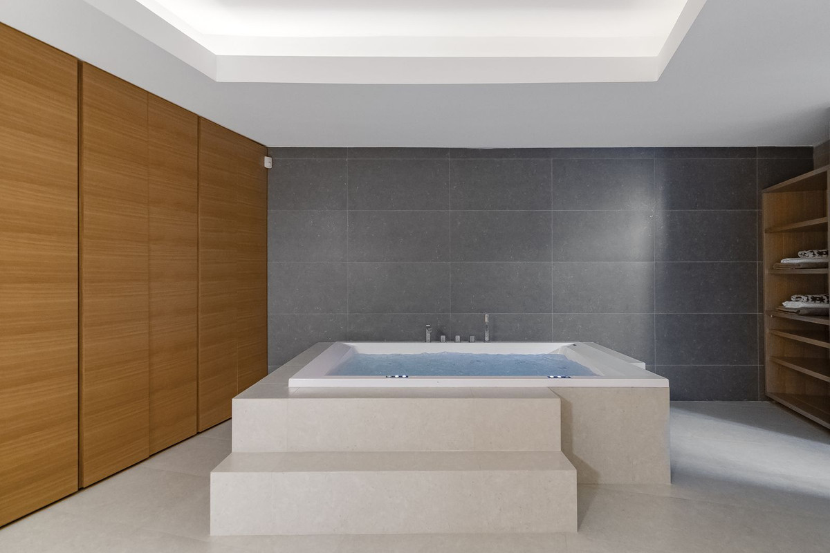 6 Bed, 4 Bath, HouseFor Sale, Costabella, Malaga