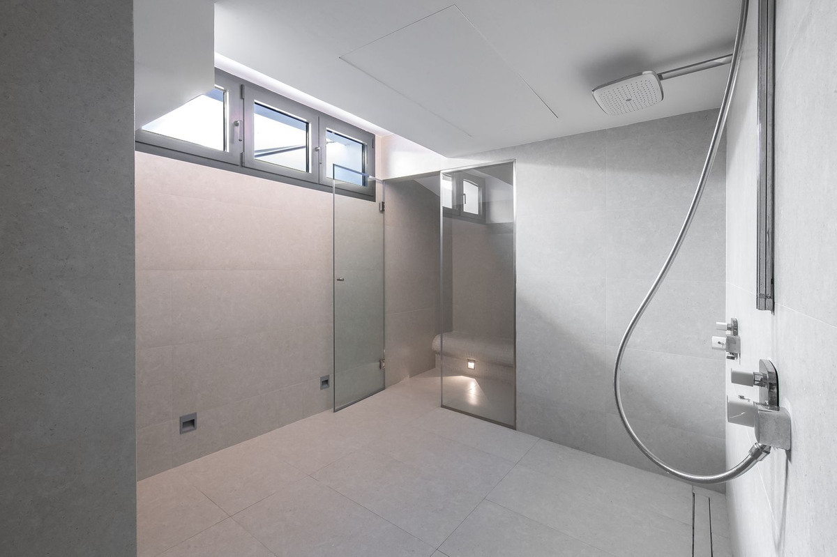 6 Bed, 4 Bath, HouseFor Sale, Costabella, Malaga