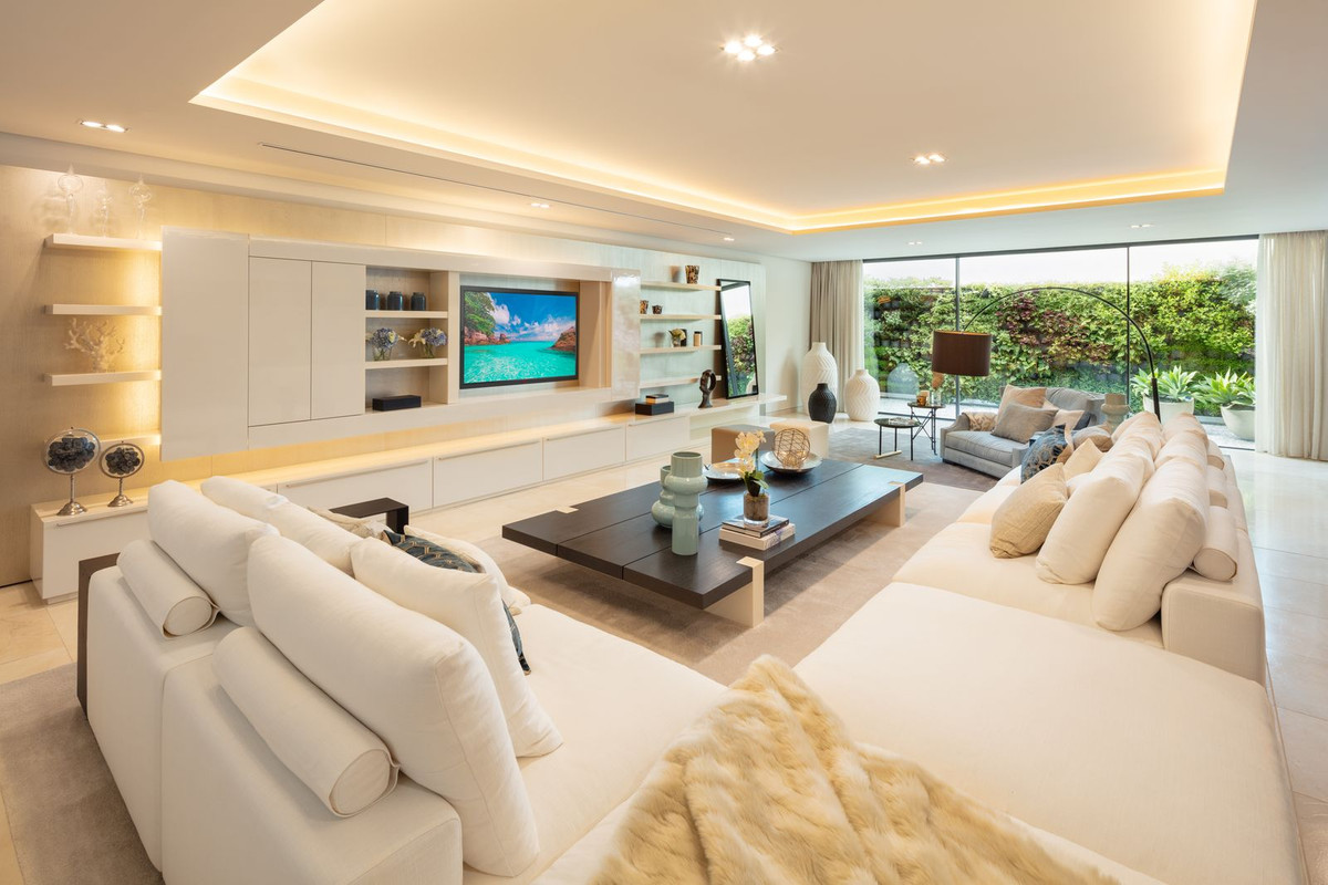 6 Bed, 6 Bath, HouseFor Sale, Nueva Andalucia, Malaga