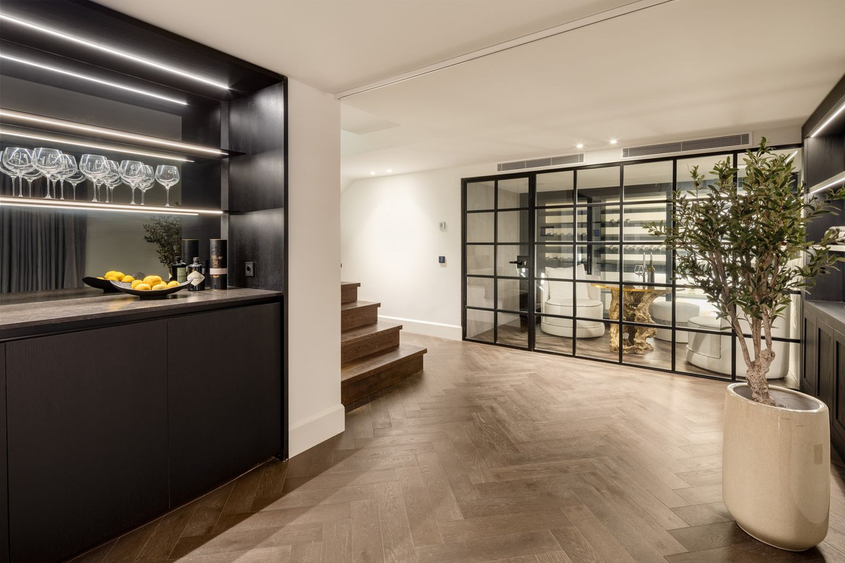 6 Bed, 5 Bath, HouseFor Sale, Nueva Andalucia, Malaga