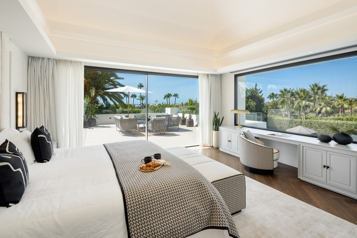 6 Bed, 5 Bath, HouseFor Sale, Nueva Andalucia, Malaga