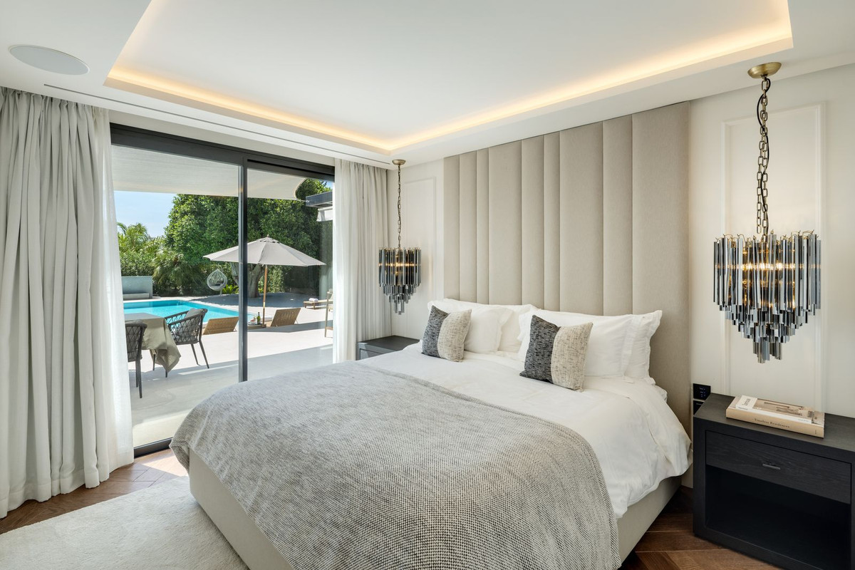 6 Bed, 5 Bath, HouseFor Sale, Nueva Andalucia, Malaga