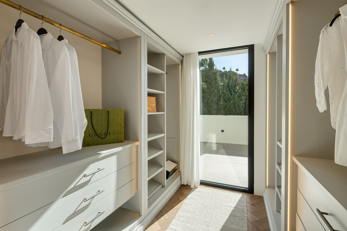 6 Bed, 5 Bath, HouseFor Sale, Nueva Andalucia, Malaga