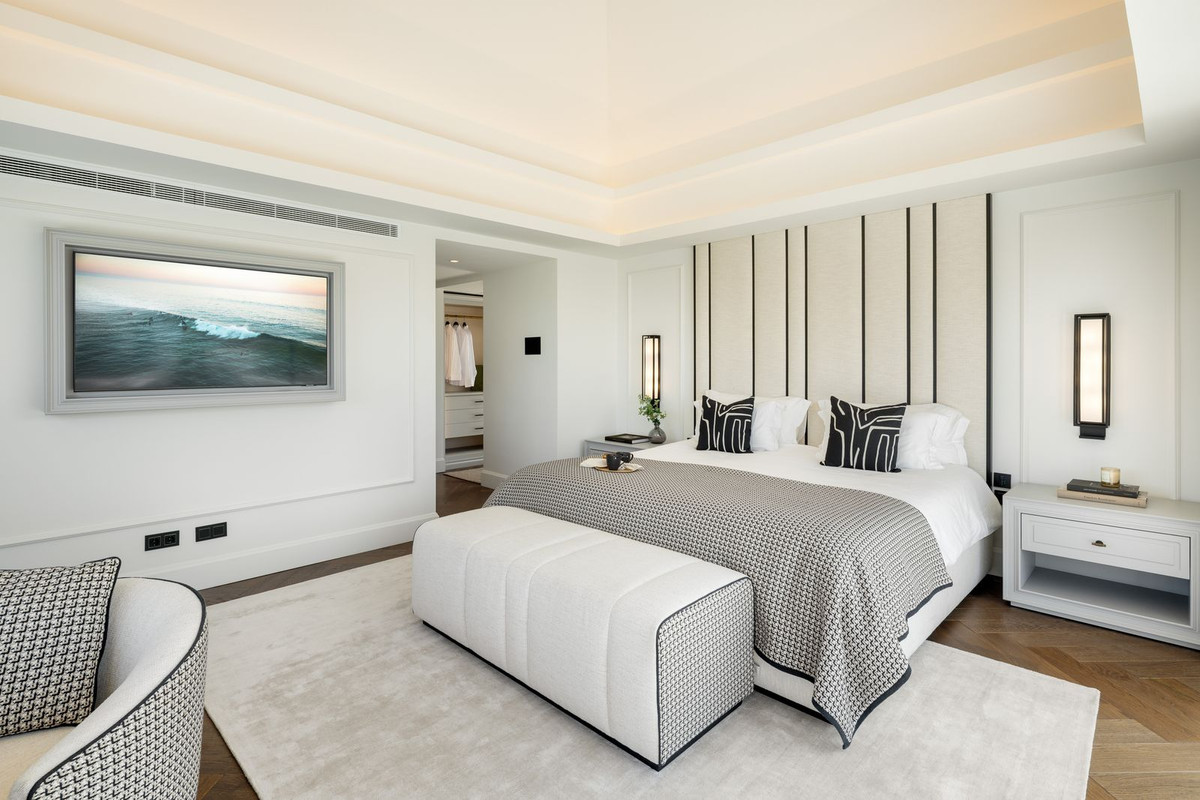 6 Bed, 5 Bath, HouseFor Sale, Nueva Andalucia, Malaga