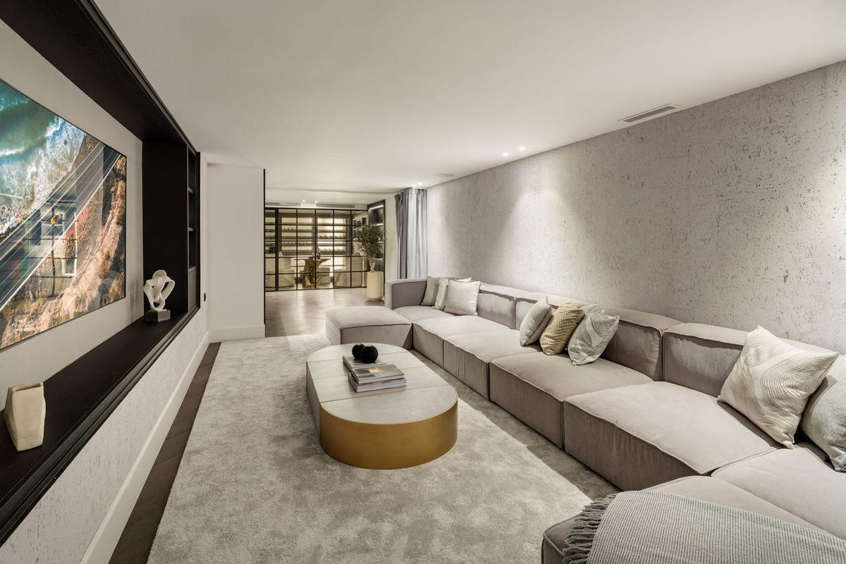 6 Bed, 5 Bath, HouseFor Sale, Nueva Andalucia, Malaga