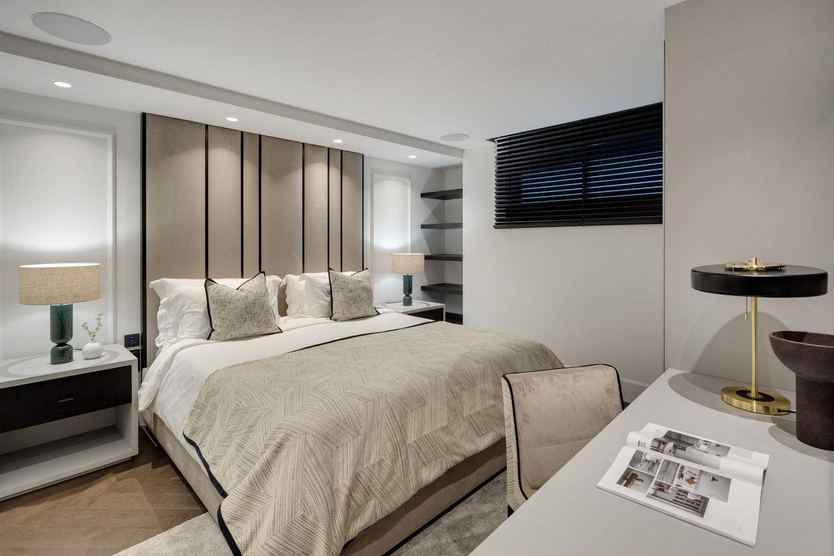 6 Bed, 5 Bath, HouseFor Sale, Nueva Andalucia, Malaga