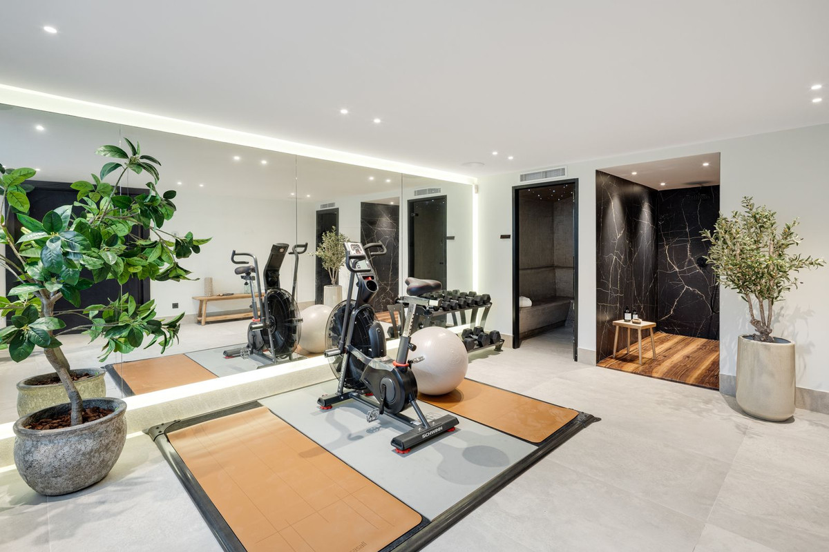 6 Bed, 5 Bath, HouseFor Sale, Nueva Andalucia, Malaga