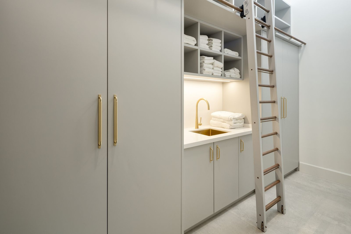 6 Bed, 5 Bath, HouseFor Sale, Nueva Andalucia, Malaga